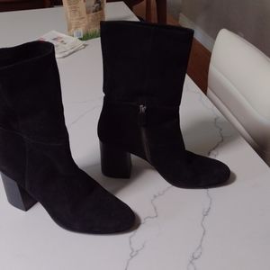Black Chelsea book soft suede with heel